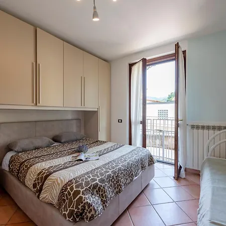 Apartment La 800m From - Happy